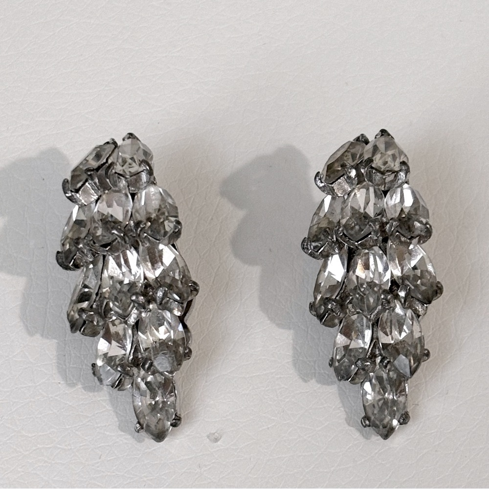 Kramer rhinestone crystals silver tone vintage clip on earrings # 075
